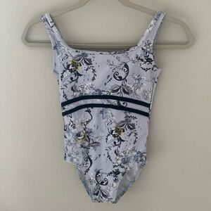 Ainsliewear Leo. Size petite